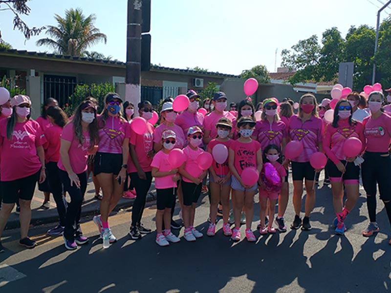 Caminhada Outubro Rosa reúne mulheres em Paraguaçu Paulista