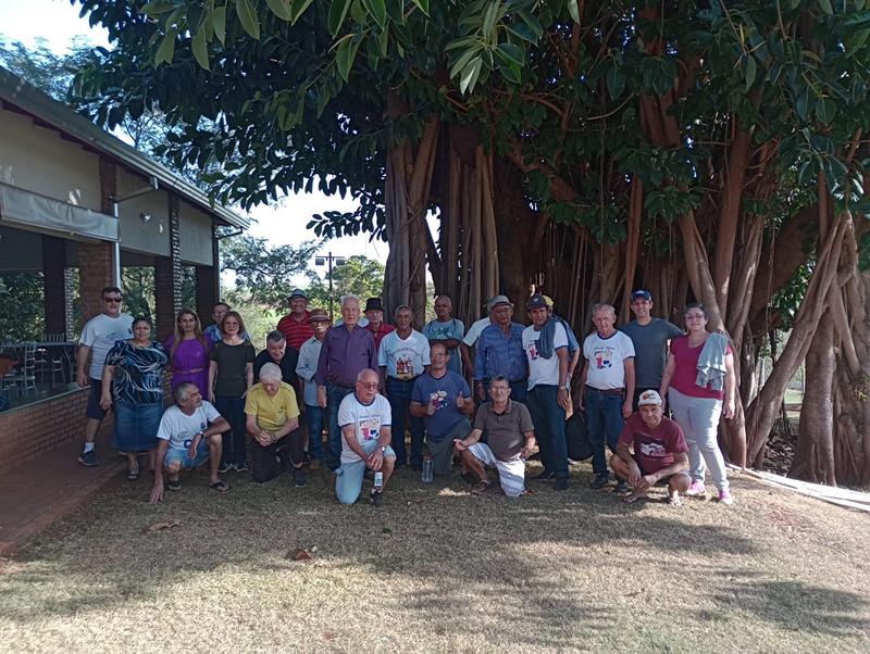 Grupo de Pais do CCI ganha dia de lazer e diversão em pousada de Iepê