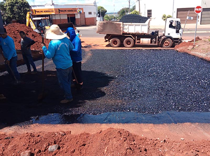 Prefeitura realiza melhorias no cruzamento da Av. Durval Garms x Sete de Setembro