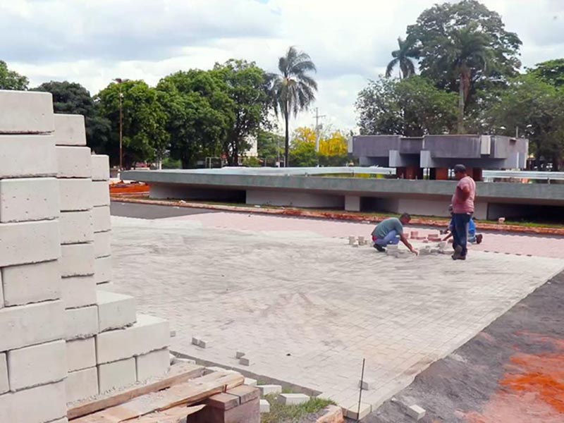 Empresa acelera obras da Fonte Luminosa