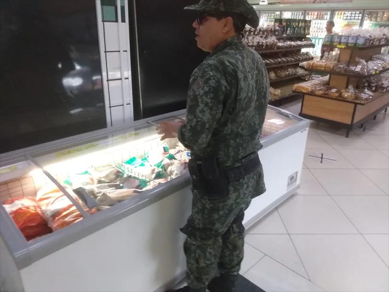 Supermercado é multado por armazenar pescado sem declaração de estoque durante piracema em Quatá