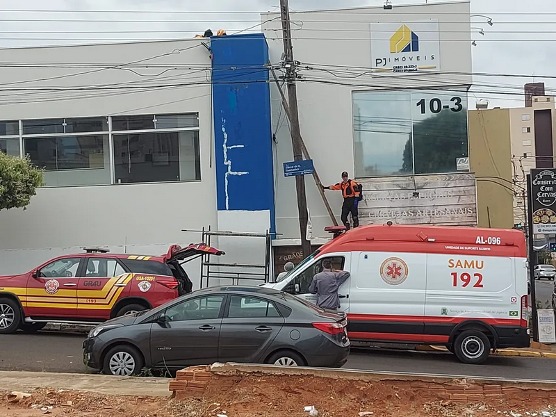 Trabalhador sofre descarga elétrica enquanto pintava fachada de loja em Bauru