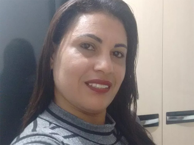 Morta a facadas pelo próprio marido, vítima de feminicídio é sepultada em Dracena