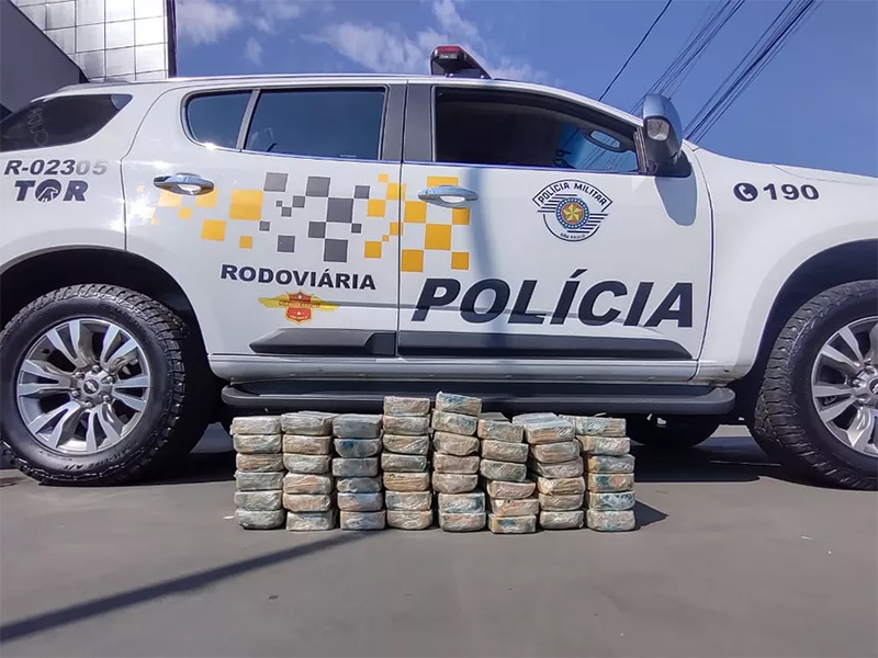 Casal é preso por tráfico de drogas ao transportar 50 tabletes de crack em Maracaí