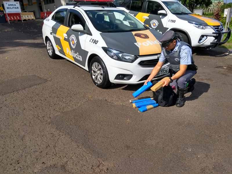 Polícia apreende maconha com passageira de ônibus em Assis