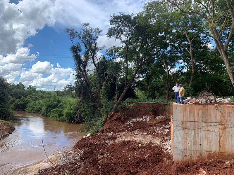 Obra de reconstrução da Ponte da Roseta é retomada após temporada de chuvas