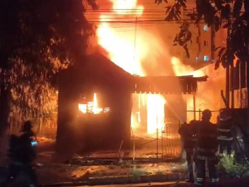 Casa de homem que matou e esquartejou menino de 10 anos em Assis é incendiada