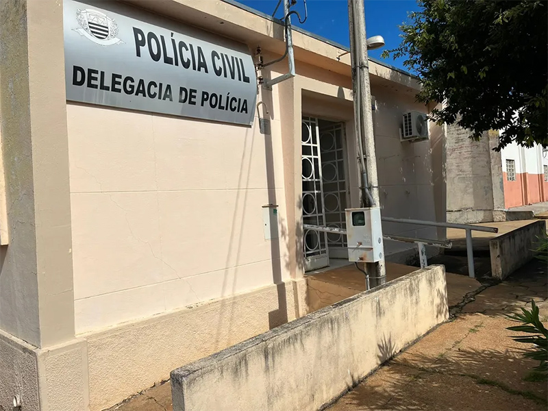 Homem esfaqueia amigo que o abrigou em casa e acaba preso por tentativa de homicídio