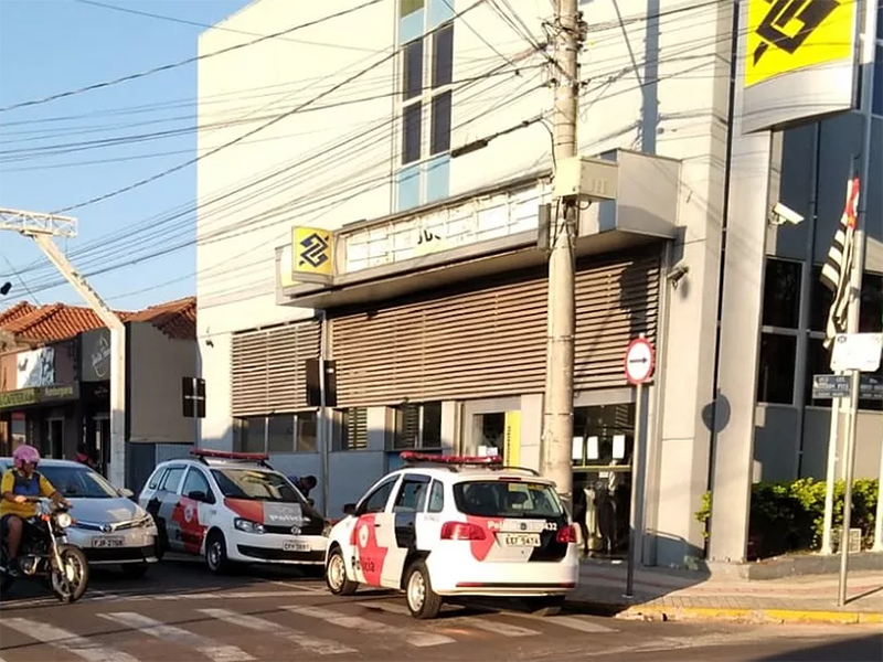 Estelionatário é preso dentro de agência bancária enquanto aplicava golpes em Garça