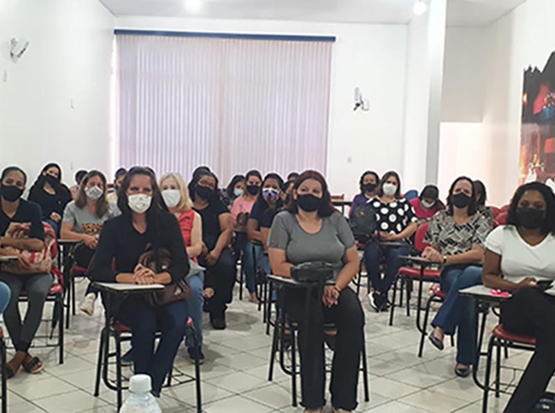 Vereadores prestigiam formatura das integrantes da Frente de Trabalho