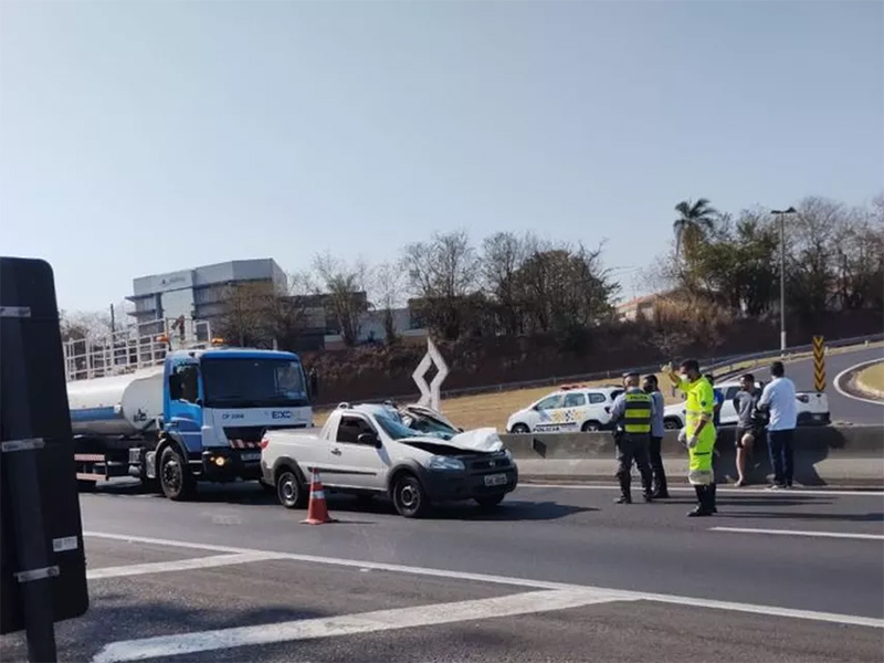 Motorista morre após carro ser atingido por roda que se soltou de caminhão em Marília