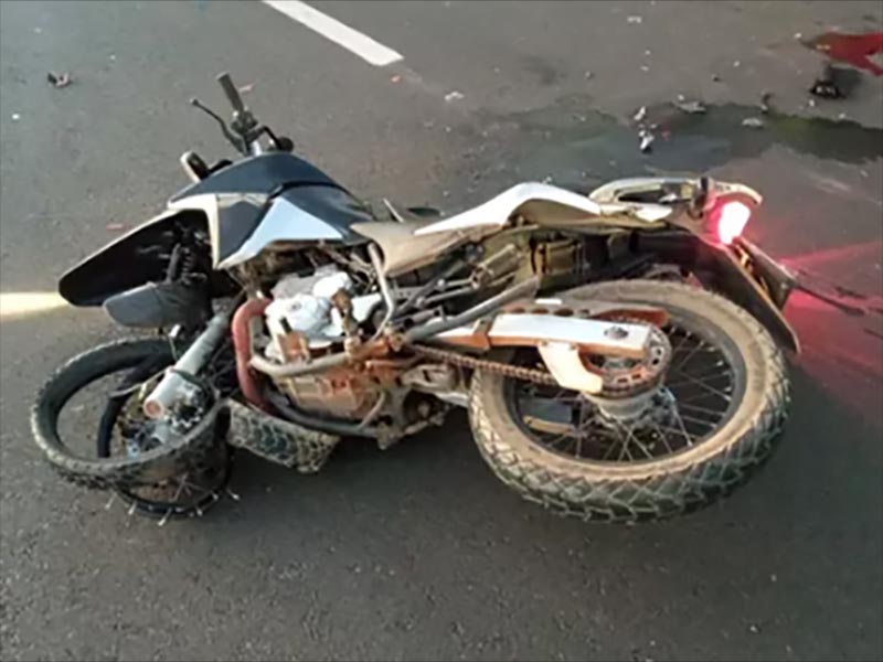 Motociclista morre após bater em caminhão e ser arrastado em rodovia de Tupã