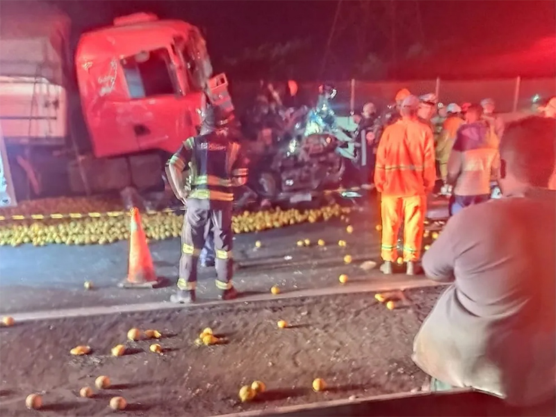 Acidente entre carro e dois caminhões mata menino de 11 anos em Jaú