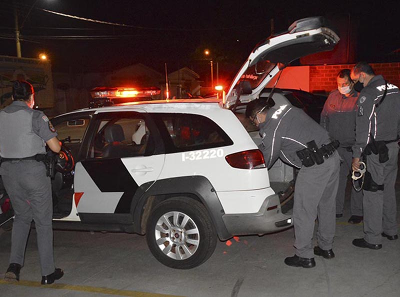 Ladrão furta dinheiro de mulher dentro do Bradesco e acaba detido por populares