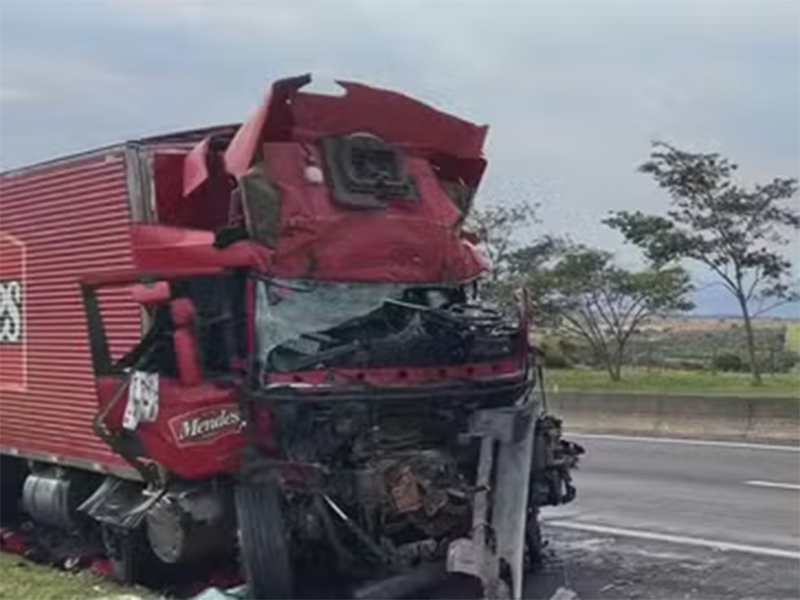 Caminhoneiro morre em acidente envolvendo carreta canavieira em Santa Cruz do Rio Pardo