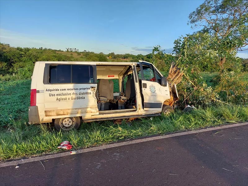 Paciente morre após colisão entre carro e van da saúde municipal de Rancharia