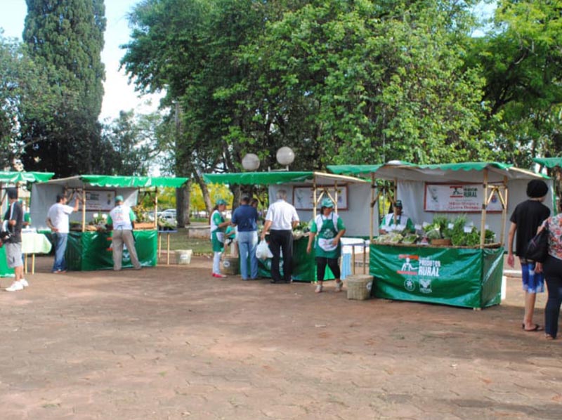 Feirantes de Paraguaçu passam por capacitação para comercialização de produtos