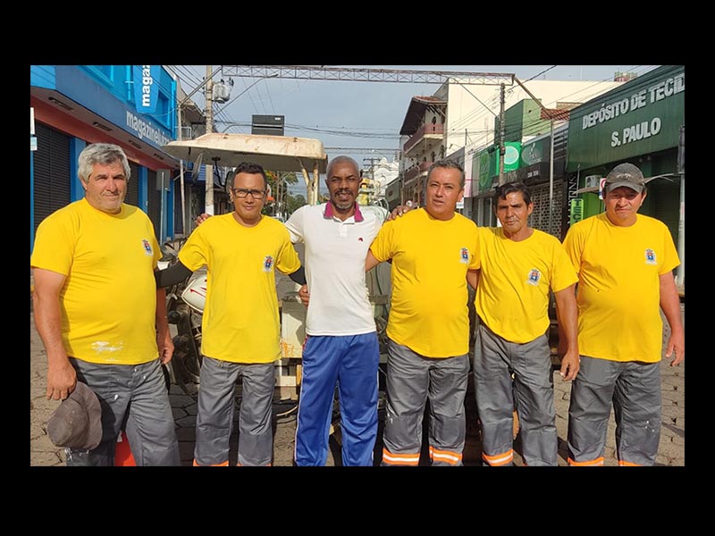 Equipe de Trânsito paraguaçuense recebe uniformes