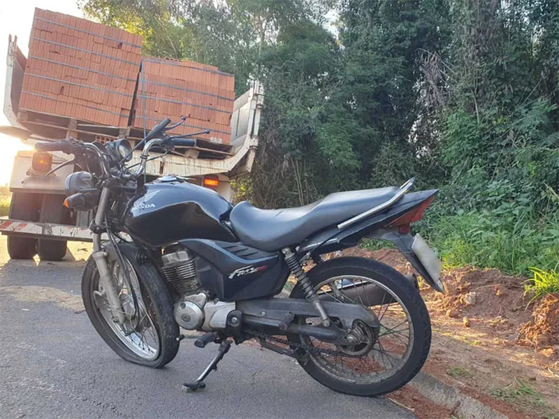 Motociclista morre após bater em traseira de caminhão-caçamba em Presidente Prudente