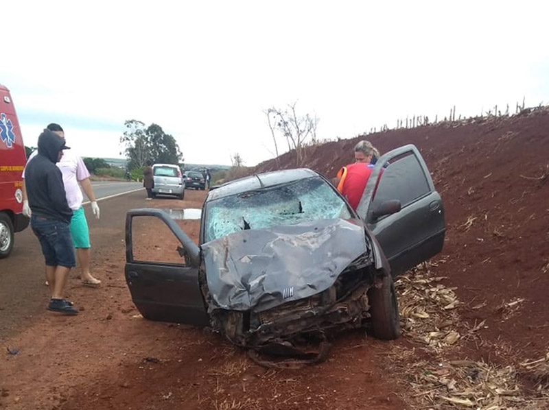 Grupo de jovens é atropelado por motorista em acostamento de rodovia em Santa Cruz do Rio Pardo