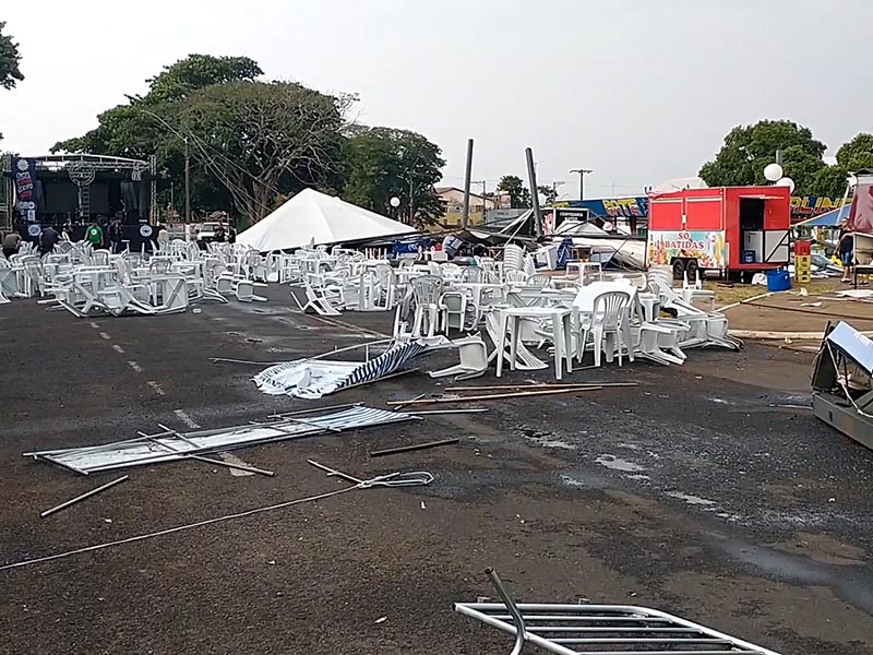 Chuva e ventania destroem estrutura do 1º Estância Samba & Pagode e evento é cancelado