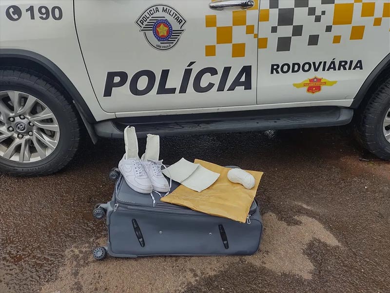 Jovem boliviano é preso em Ourinhos com pasta base de cocaína escondida na sola do tênis