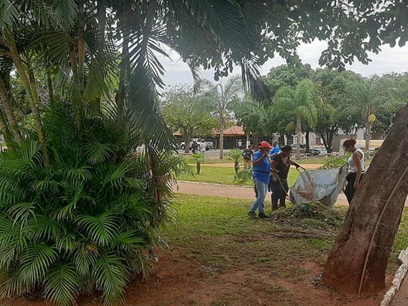 Departamento de Obras mantém limpeza diária de espaços em Paraguaçu Paulista