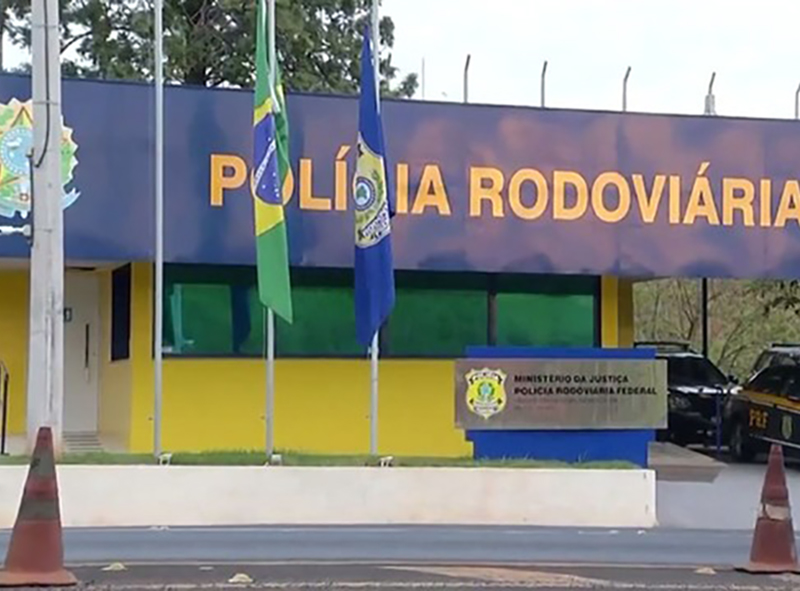 Motorista bêbado vai pedir informação na base da Polícia Rodoviária e acaba preso