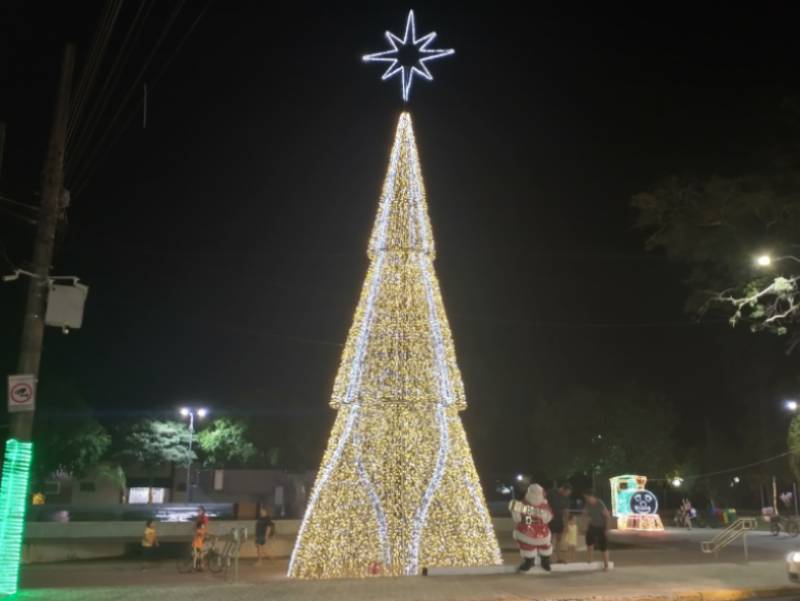 Paraguaçu Paulista ganha decoração especial no centro e entra em clima de Natal