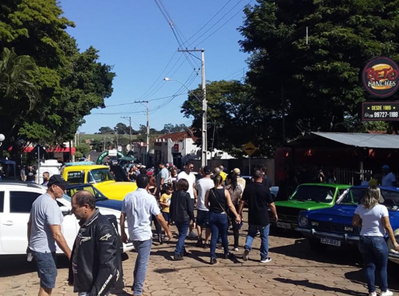 Encontro de Carros Antigos movimentou a cidade de Lutécia