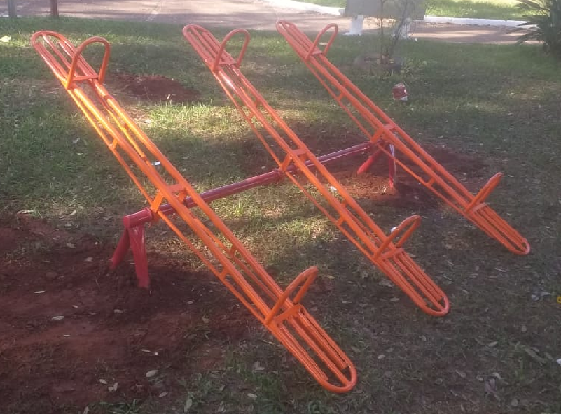 Prefeitura instala playground na Praça da Bíblia em Paraguaçu