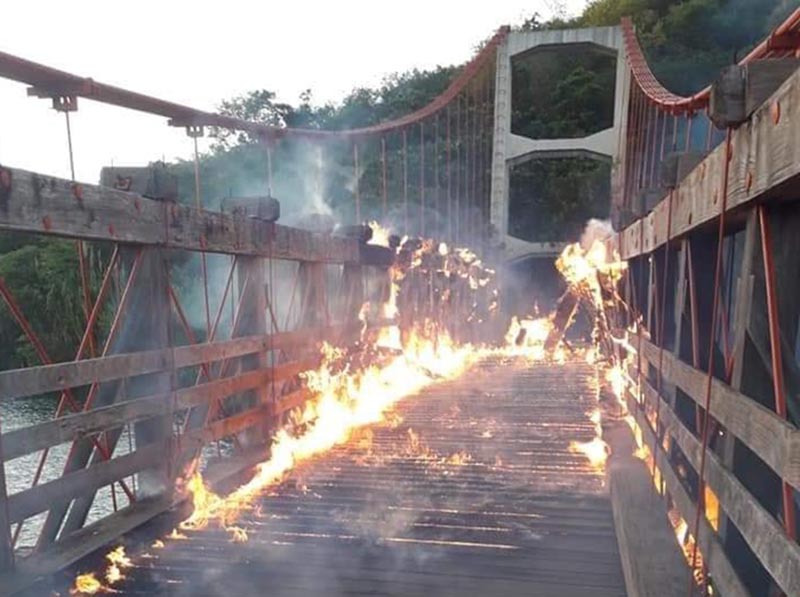 Ponte Pênsil de Chavantes é destruída por incêndio