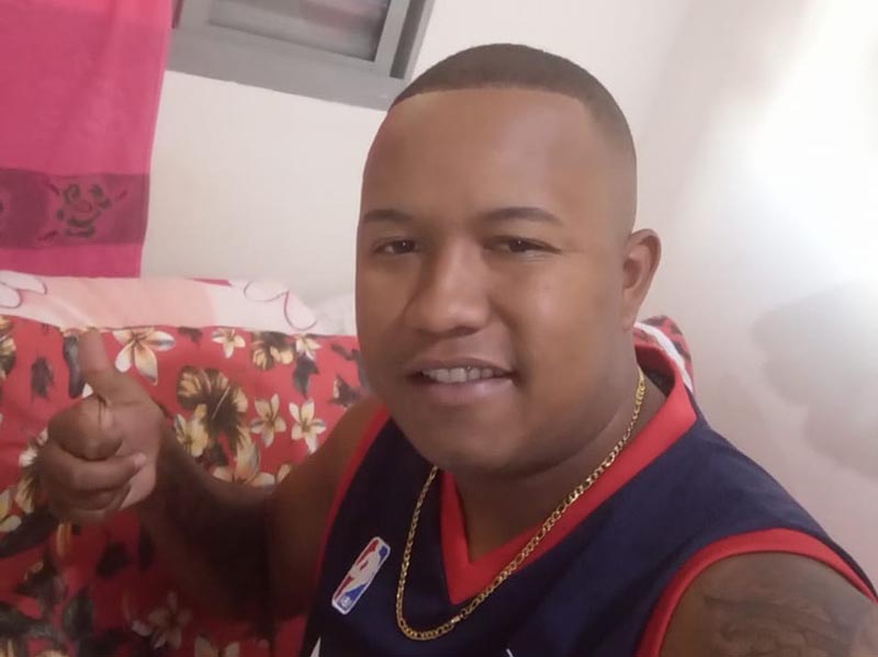 Jovem é morto com quase 20 tiros em frente de casa em Canitar