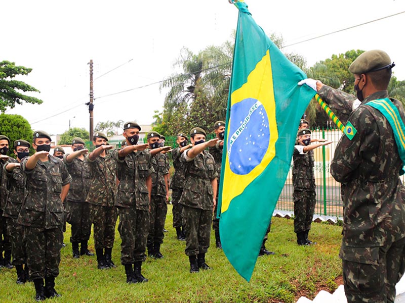 Dia da Bandeira é celebrado com Ato Cívico no Tiro de Guerra de Paraguaçu