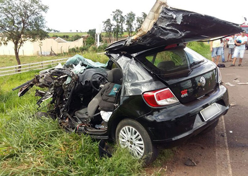 Idoso morre em colisão frontal entre carreta e carro em rodovia de Rancharia