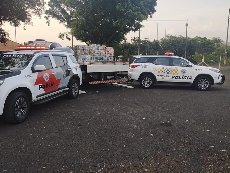 Homem é flagrado transportando quase 400 kg de pasta base de cocaína em caminhão, em Assis