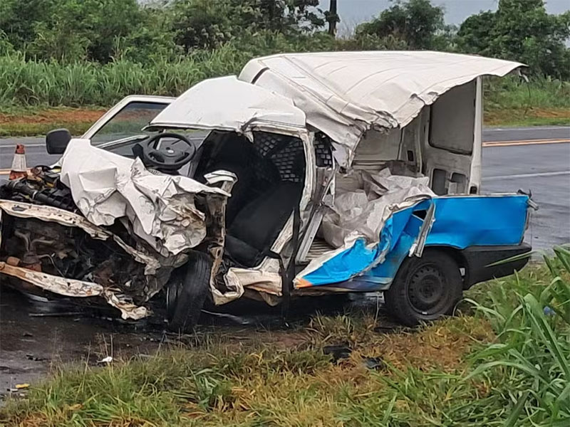 Morre motorista que teve veículo destruído após ser atingido por caminhão em rodovia de Rancharia