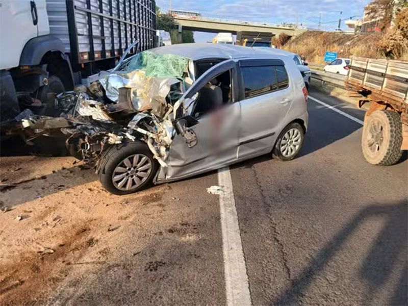 Motorista suspeito de sequestrar e abusar de jovem, morre em acidente com carreta em Marília