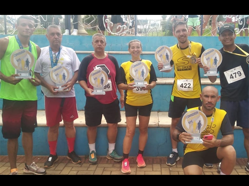 Equipe Paraguaçu Runners participa da Corrida da Virada em Iêpe e traz bons resultados.