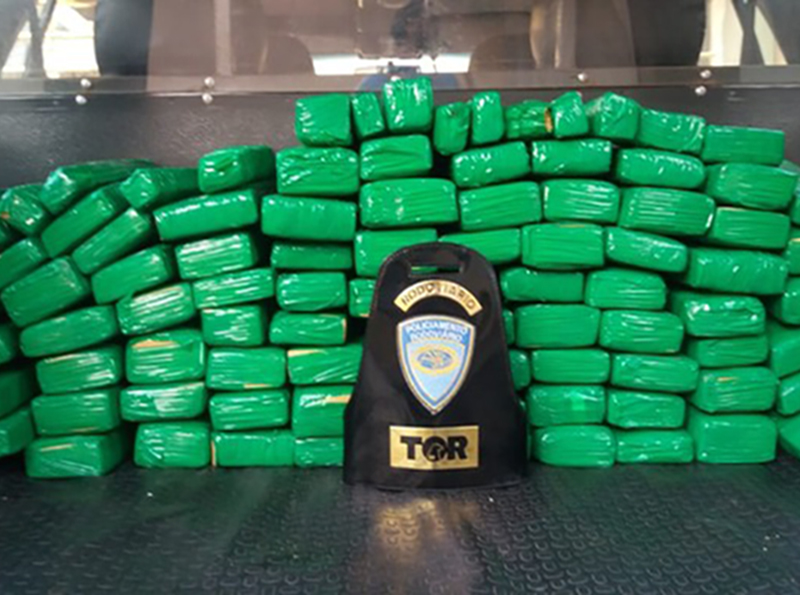 Casal é flagrado pela Polícia Rodoviária com mais de 71 kg de maconha em Rancharia