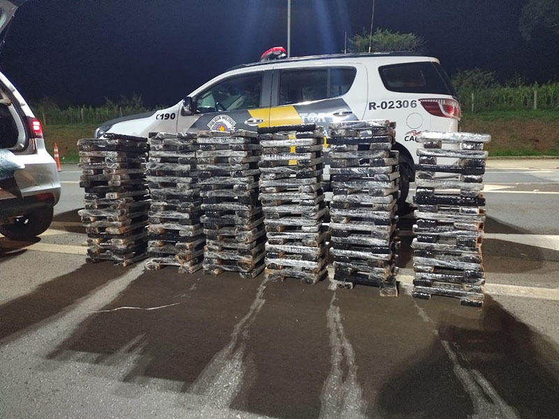 Polícia Rodoviária apreende mais de 200 kg de maconha em rodovia de Santa Cruz do Rio Pardo