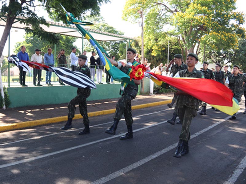 Tiro de Guerra realiza Formatura alusiva ao Dia da Bandeira