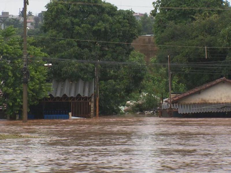 Morador morre afogado após ter casa invadida pela chuva em bairro de Jaú