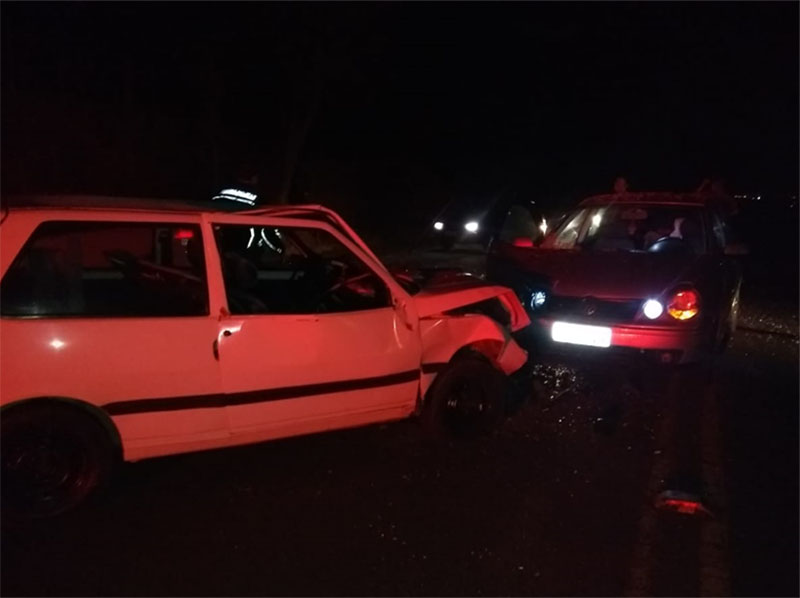 Carros batem de frente e deixam cinco ferido entre Assis e Cândido Mota