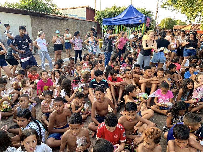 Tradicional Festa das Crianças na Praça Paschoal Matheus é sucesso pelo 14º ano