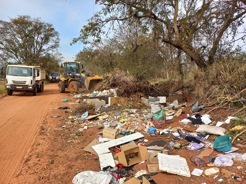 Prefeitura recolhe cerca de 200 toneladas de lixo e entulho descartados irregularmente em Paraguaçu