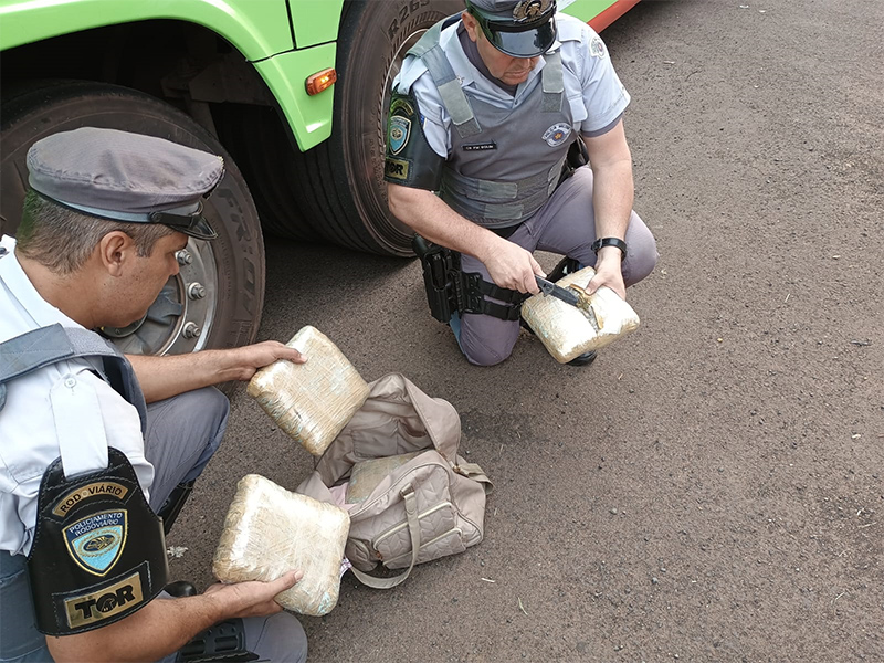 Polícia Rodoviária prende boliviana com drogas em rodovia de Assis.