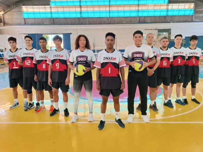 Atleta vítima de racismo em jogo de vôlei desabafa sobre preconceito: 'Minha cor não é ofensa'