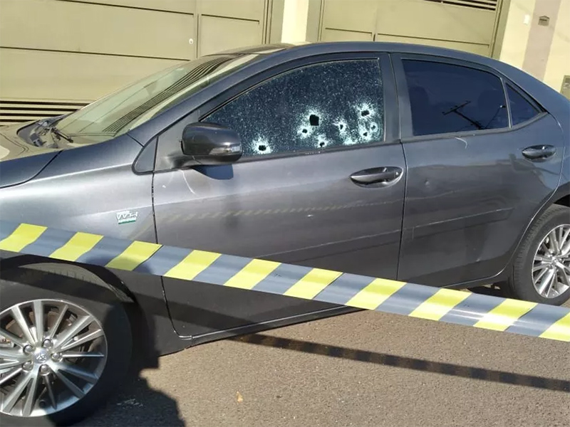 Homem é achado morto em carro atingido por tiros em São Manuel