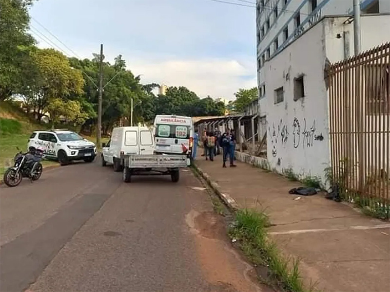 Corpo de homem é encontrado apenas de cueca e com ferimento na cabeça, em Presidente Prudente